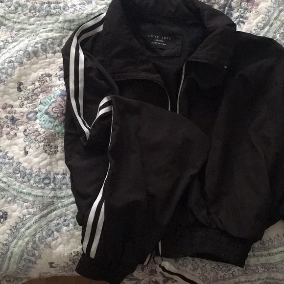 Cropped Rain Jacket - Picture 2 of 3